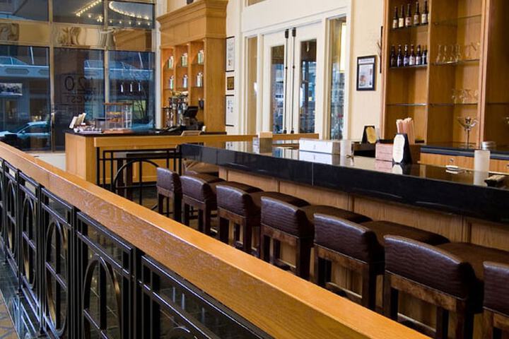 Hilton Indianapolis Hotel & Suites