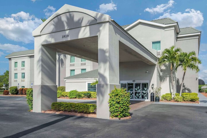 Hotel 3 of 35