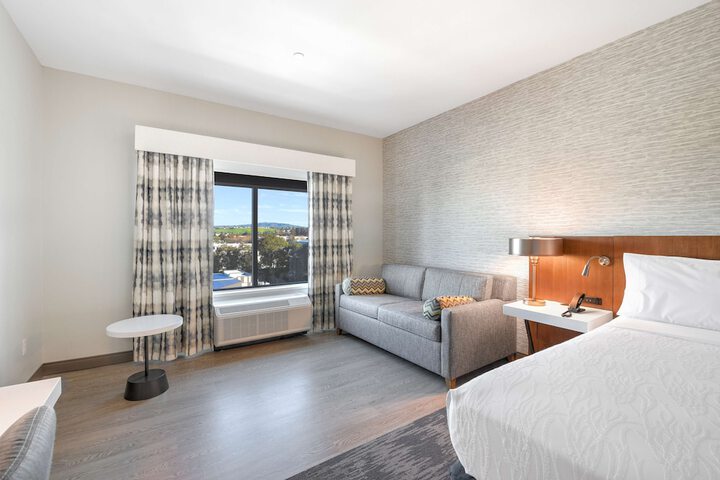 Room 14 of 37