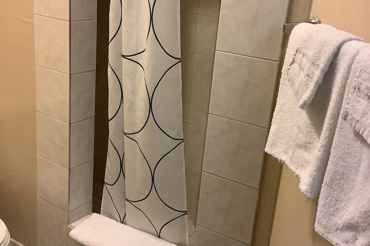 Room 13 of 42