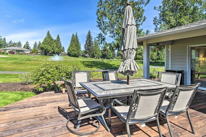 Spacious Family Home on Golf Course: Hike & Bike!