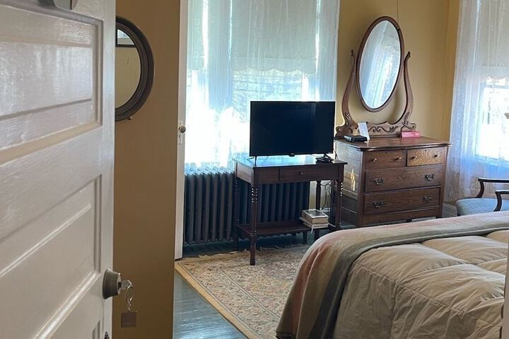 Room 27 of 43