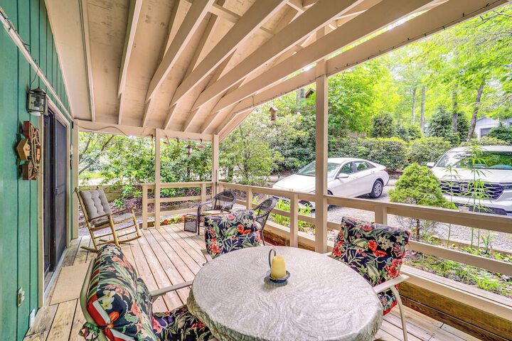 Lake & Pool Access! Outdoorsy Getaway in Newland