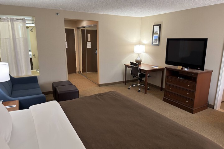 Wingate by Wyndham Utica