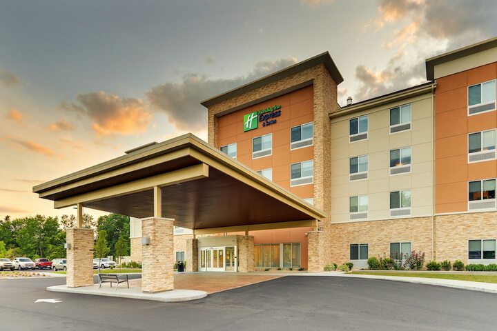 Hotel 17 of 75