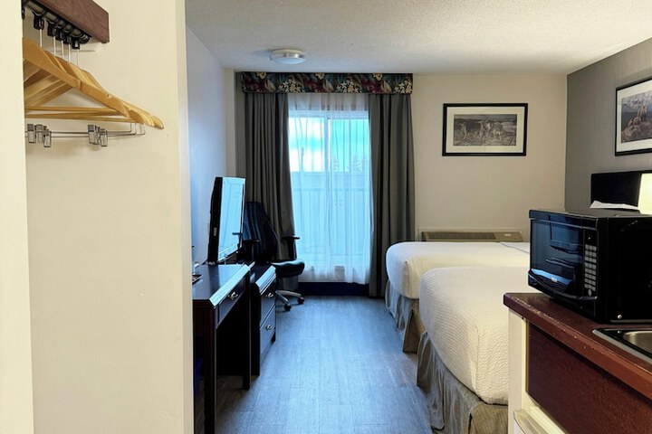Room 32 of 84