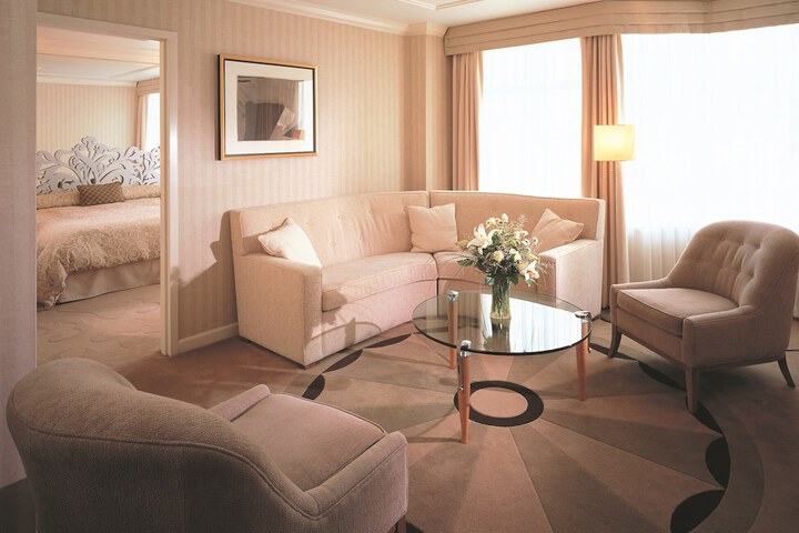 Room 27 of 43