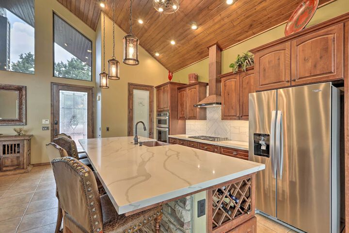 AZ Rim Retreat in Pine W / deck Hot Tub & Views!