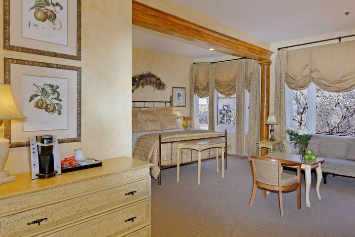 Room 9 of 32