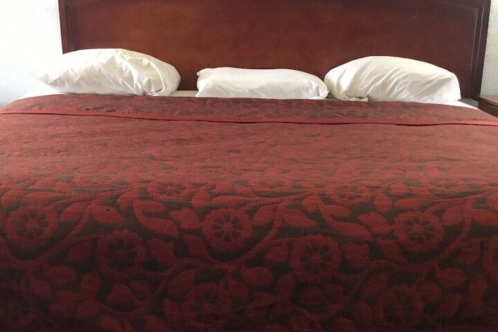 Room 11 of 14