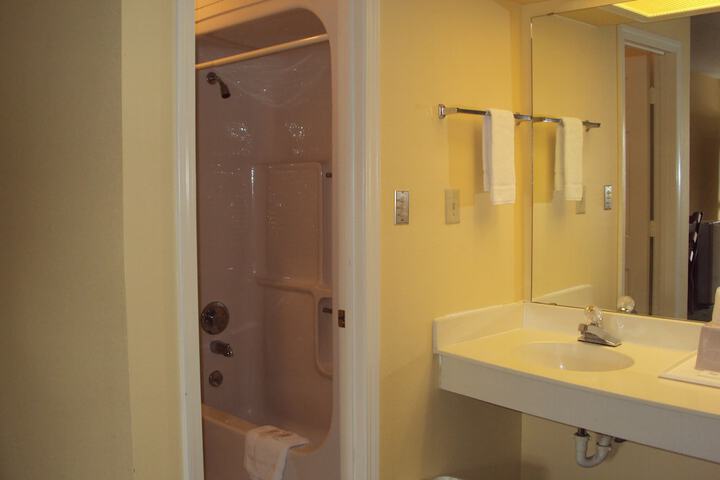 Room 11 of 32