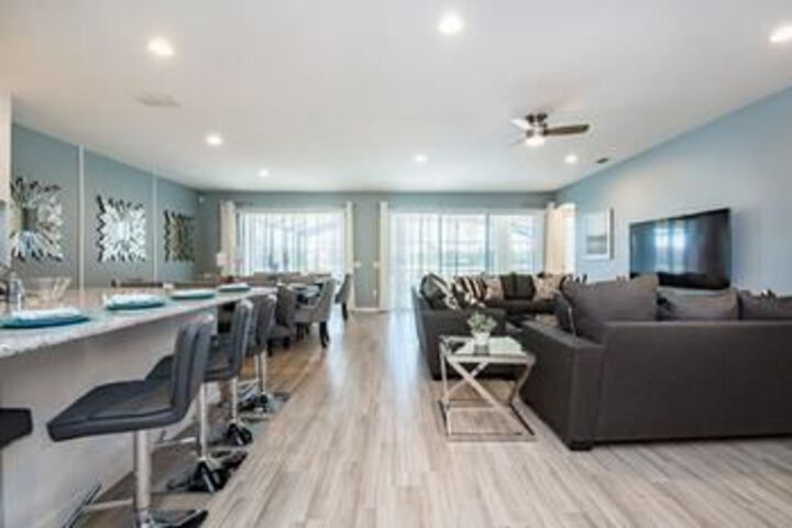 SPACIOUS 10 Bedroom Holiday home by Follow the sun vacation Rentals