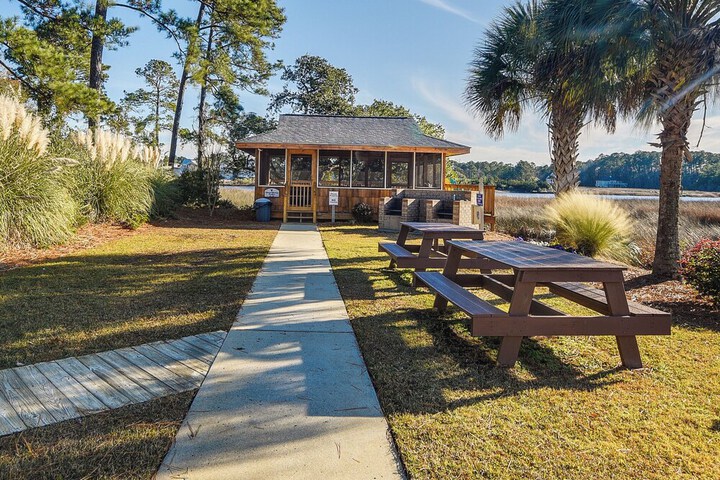 Little River Condo With Balcony & Pool Access!