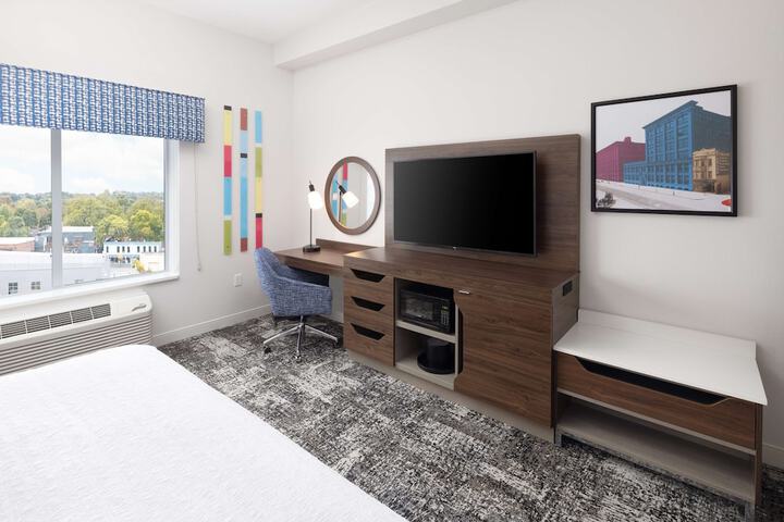 Room 32 of 66
