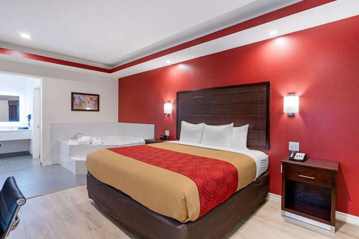 Room 6 of 30