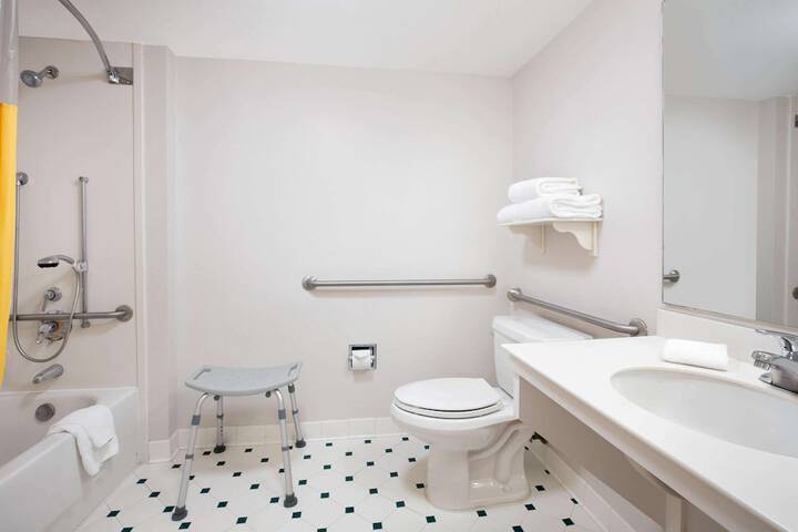 Room 14 of 30