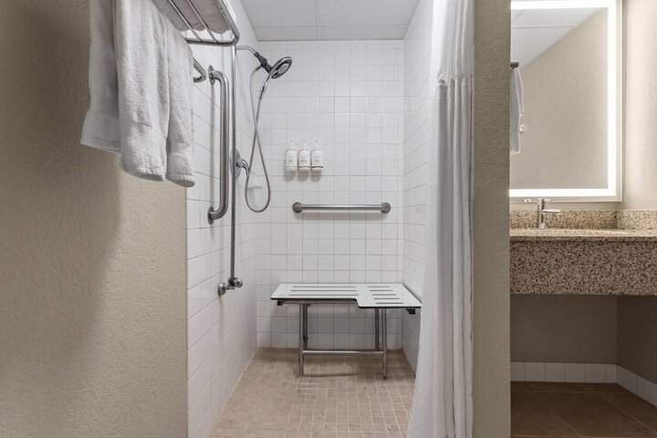 AmericInn by Wyndham Roseau