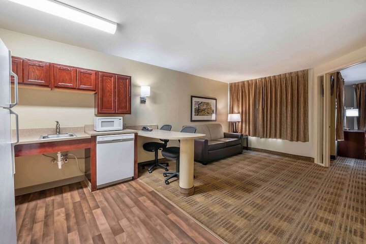 Room 19 of 28