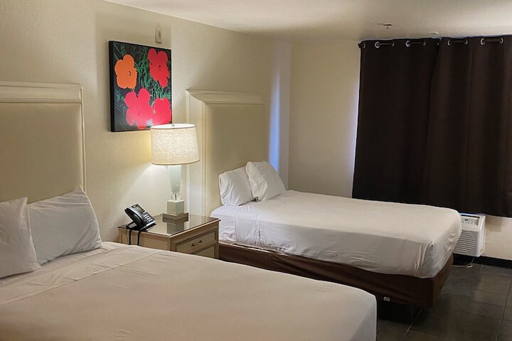 Room 40 of 72