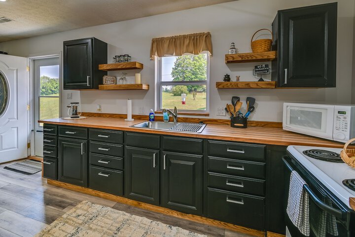 Charming Smiths Grove Home Near Cave Tours!
