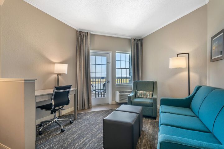 Comfort Suites Chincoteague Island Bayfront Resort