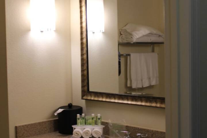 Room 12 of 25