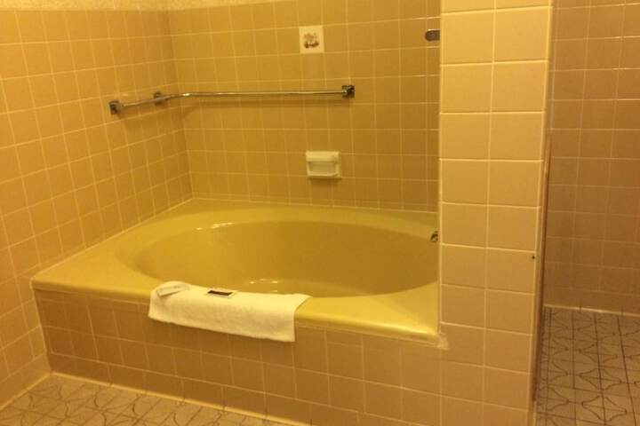 Room 33 of 38