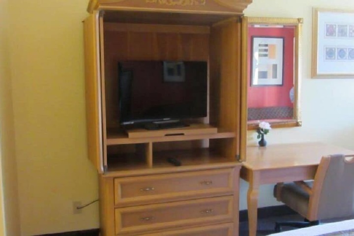 Room 9 of 12