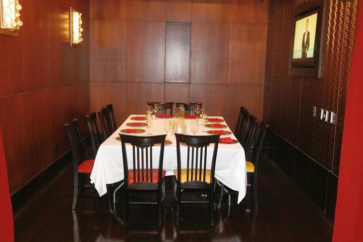 Dining 32 of 49