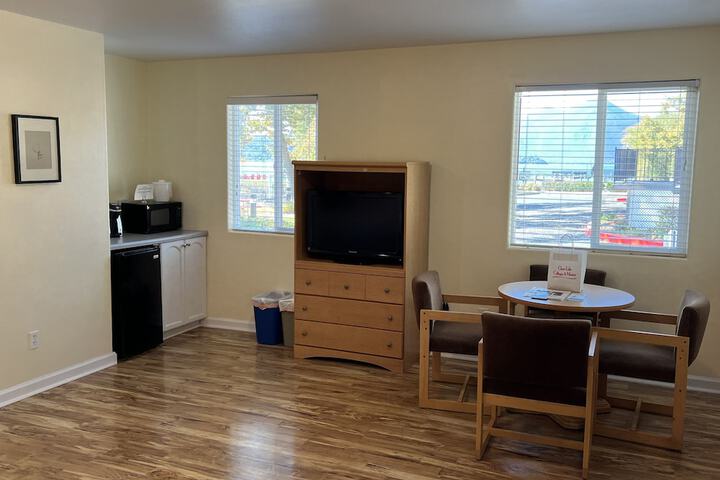 Room 62 of 173