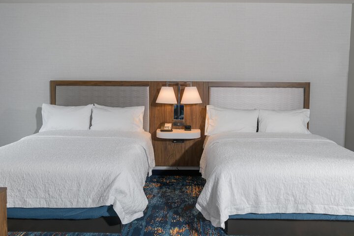 Hampton Inn & Suites Erie Bayfront