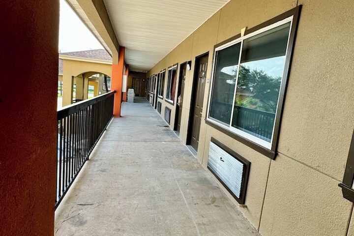Texas Inn and Suites City Center at University Dr.