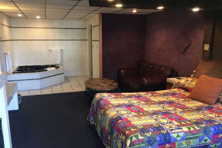 Room 11 of 19