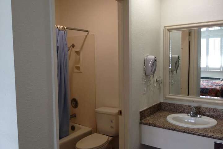 Room 13 of 29