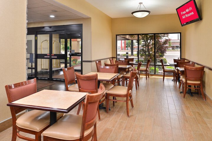 Red Roof Inn & Suites Columbus - West Broad