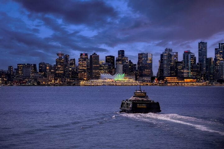 Coast Lonsdale Quay Hotel