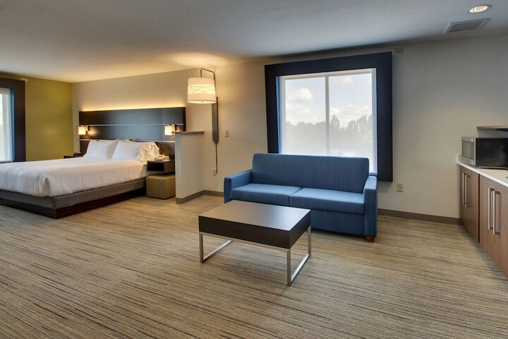 Holiday Inn Express & Suites Morris by IHG