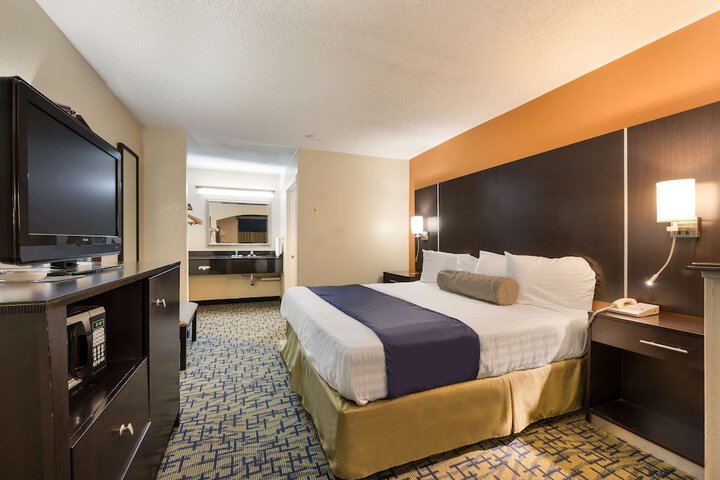 Room 3 of 25