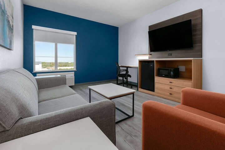 Room 13 of 30