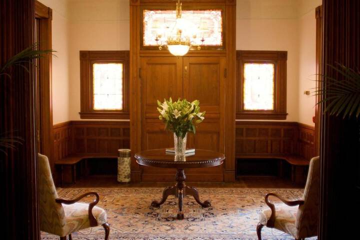 Lookaway Inn