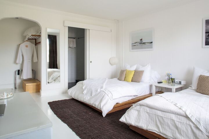 Room 32 of 67
