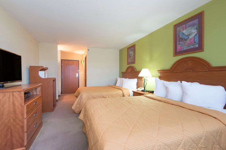 Room 10 of 18