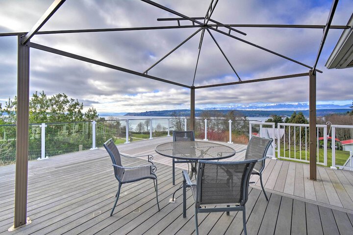 Breathtaking Port Ludlow Home w / Deck & Yard