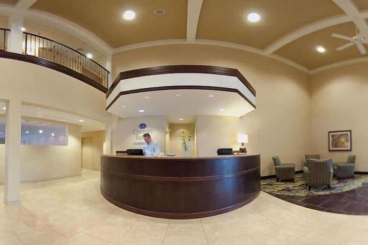 Comfort Suites near Hot Springs Park