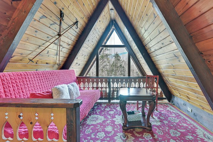 Walk to Ski Lift! Charming Hunter A-frame