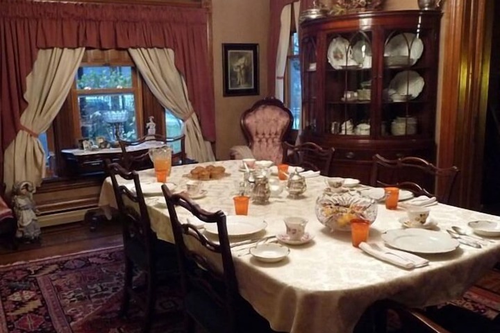 Dining 23 of 28