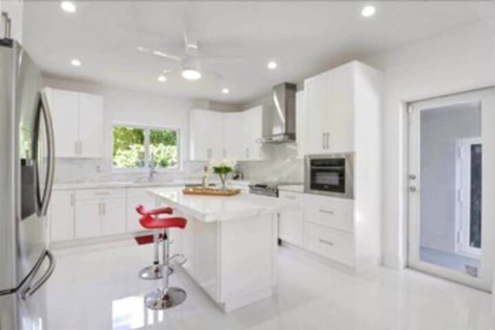 Sleek Miami Shores Residence With Jacuzzi