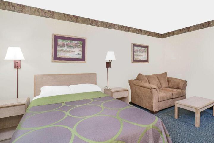 Super 8 by Wyndham Monticello