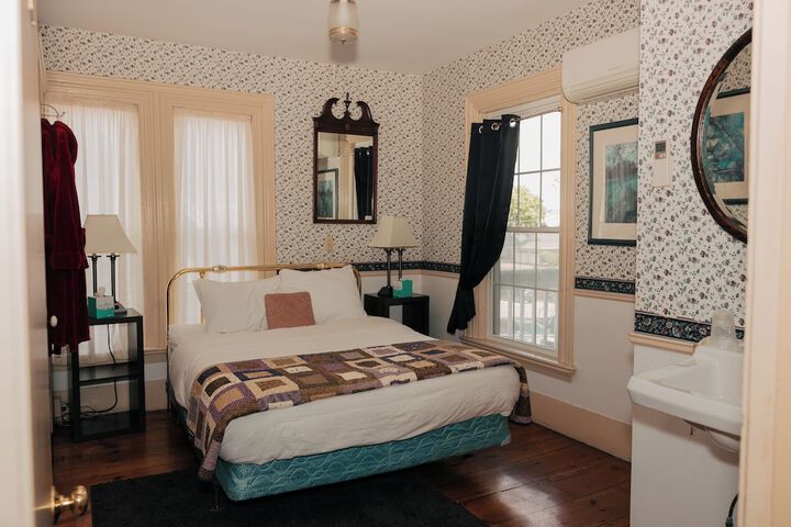 Room 10 of 36
