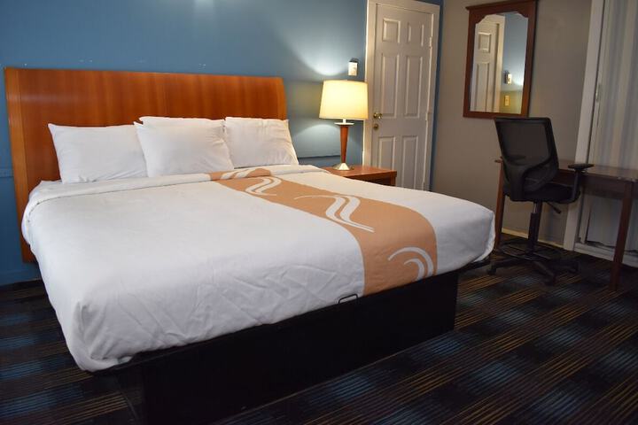 Pilgrim Inn & Cottages